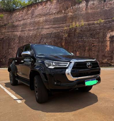 TOYOTA HILUX 2.8 D-4D TURBO DIESEL CD SRX PLUS 4X4 AUTOMÁTICO